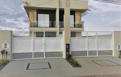 Imagem: A casa possui 2 Dormitórios, 3 Banheiros, 2 Vagas na garagem