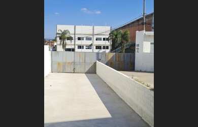 Imagem 2: galpão bem localizado. 2.000m² de Áreae5 Vagas na garagem