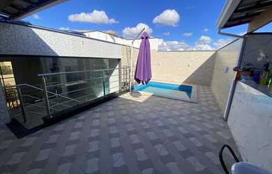 Imagem: A casa possui 3 Dormitórios, 4 Banheiros, 1 Vaga na garagem