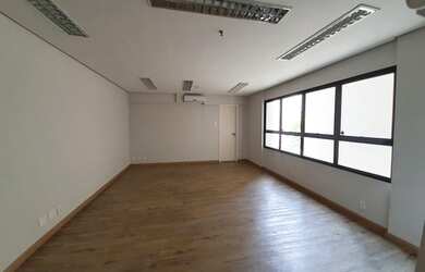 Imagem: O depósito possui 1 Vaga na garagem, 40m² de Área e está