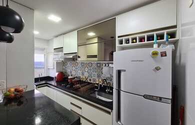 Imagem: O apartamento possui 2 Dormitórios, 1 Banheiro, 1 Vaga na garagem