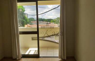 Imagem: O apartamento possui 2 Dormitórios, 1 Banheiro, 2 Vagas na