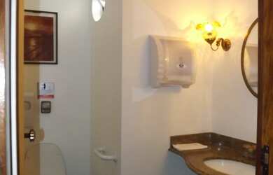 Imagem 10: Sobrado para aluguel e venda tem 214 metros quadrados - Jardim Paulista