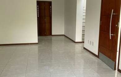 Imagem: O depósito possui 3 Vagas na garagem, 200m² de Área e está