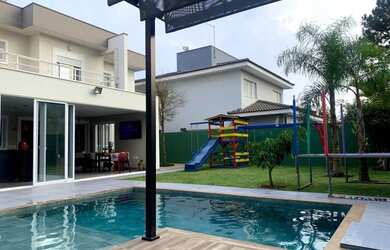 Imagem: A casa em condomínio possui 3 Dormitórios, 4 Banheiros, 4