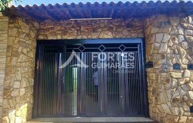 Imagem: A casa possui 3 Dormitórios, 2 Banheiros, 2 Vagas na garagem