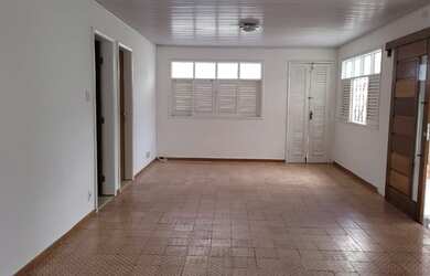 Imagem: A casa possui 2 Dormitórios, 2 Banheiros, 1 Vaga na garagem