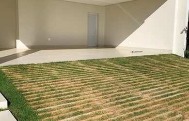 Imagem: A casa em condomínio possui 4 Dormitórios, 5 Banheiros, 3