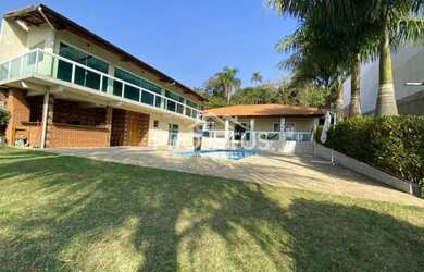 Imagem: A casa possui 2 Dormitórios, 3 Banheiros, 5 Vagas na garagem