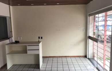 Imagem: O depósito possui 2 Vagas na garagem, 105m² de Área e está