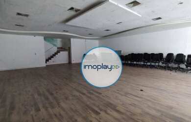 Imagem 2: Ponto comercial com 525m² vão livre, cozinha, 02 banheiros e 05 vagas...