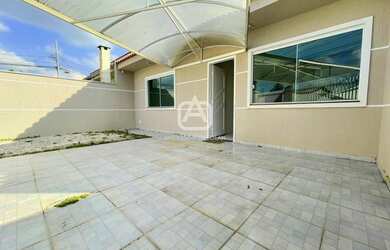 Imagem: A casa possui 3 Dormitórios, 2 Banheiros, 2 Vagas na garagem