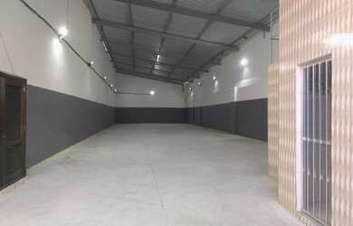 Imagem: O depósito possui 5 Vagas na garagem, 500m² de Área e está