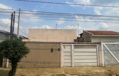Imagem: A casa à venda possui 2 Dormitórios, 3 Banheiros, 2 Vagas