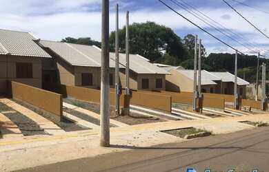 Imagem: A casa possui 2 Dormitórios, 1 Banheiro, 1 Vaga na garagem