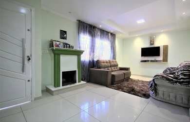 Imagem: A casa possui 3 Dormitórios, 4 Banheiros, 3 Vagas na garagem