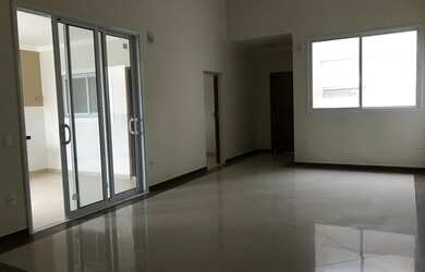 Imagem: A casa possui 3 Dormitórios, 4 Banheiros, 2 Vagas na garagem