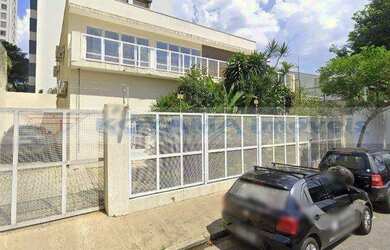 Imagem: O depósito possui 4 Vagas na garagem, 227m² de Área e está