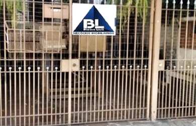 Imagem: A casa possui 2 Dormitórios, 1 Banheiro, 2 Vagas na garagem