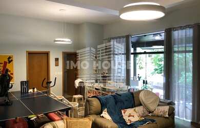 Imagem: A casa possui 5 Dormitórios, 3 Banheiros, 4 Vagas na garagem