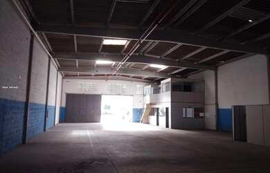 Imagem 5: Galpão para Locação em Lauro de Freitas, portão, 1 banheiro