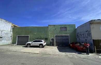 Imagem: O depósito possui 1.400m² de Área e está localizado em