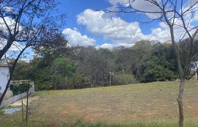 Imagem: O terreno possui 1.320m² de Área e está localizado em Condados