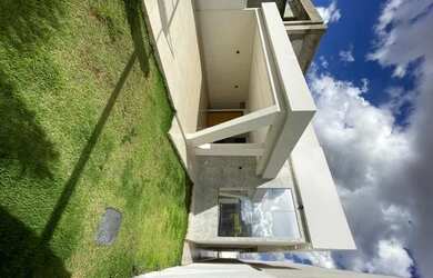 Imagem: A casa em condomínio possui 4 Dormitórios, 5 Banheiros, 2