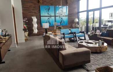 Imagem: A casa em condomínio possui 4 Dormitórios, 4 Banheiros, 5