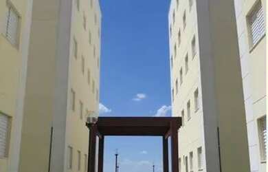 Imagem: O apartamento possui 2 Dormitórios, 1 Banheiro, 1 Vaga na garagem