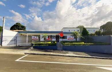 Imagem: A casa possui 3 Dormitórios, 3 Banheiros, 5 Vagas na garagem