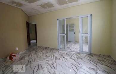 Imagem: A casa possui 2 Dormitórios, 1 Banheiro, 2 Vagas na garagem