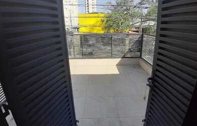 Imagem: A casa possui 2 Dormitórios, 3 Banheiros, 1 Vaga na garagem