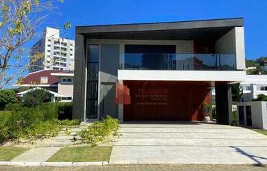 Imagem: A casa em condomínio possui 5 Dormitórios, 5 Banheiros, 5