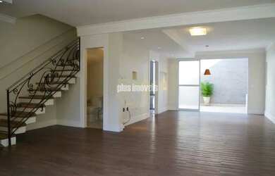 Imagem: A casa possui 3 Dormitórios, 4 Banheiros, 2 Vagas na garagem