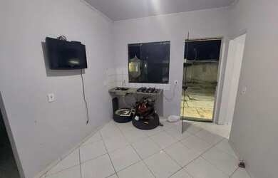 Imagem: A casa possui 1 Dormitório, 1 Banheiro, 2 Vagas na garagem