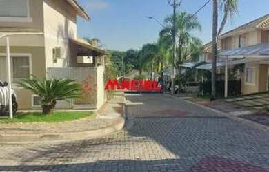 Imagem: A casa em condomínio à venda possui 3 Dormitórios, 3 Banheiros