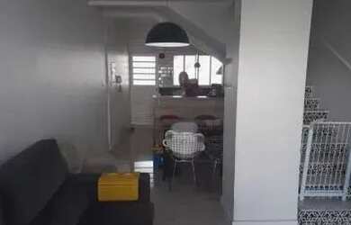 Imagem: A casa possui 3 Dormitórios, 2 Banheiros, 1 Vaga na garagem