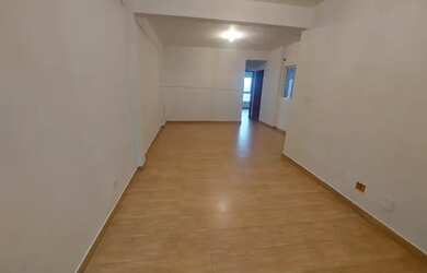 Imagem: O apartamento possui 3 Dormitórios, 1 Banheiro, 1 Vaga na garagem