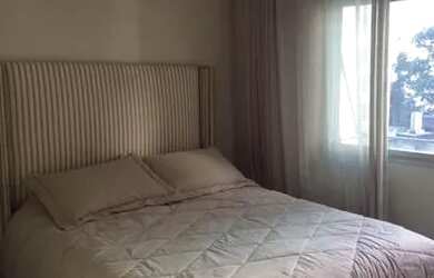 Imagem: O apartamento possui 1 Dormitório, 1 Banheiro, 1 Vaga na garagem