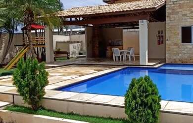 Imagem: A casa em condomínio possui 5 Dormitórios, 3 Banheiros, 2