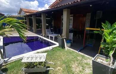 Imagem: A casa possui 5 Dormitórios, 2 Banheiros, 3 Vagas na garagem