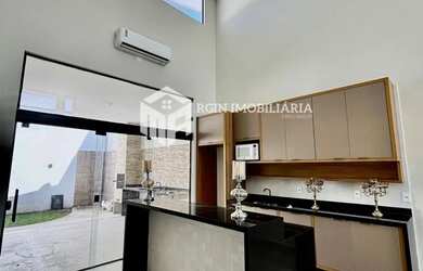 Imagem: A casa em condomínio possui 3 Dormitórios, 4 Banheiros, 4