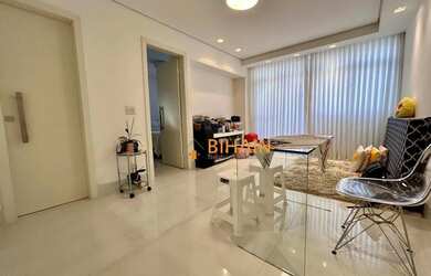 Imagem: O apartamento possui 1 Dormitório, 2 Banheiros, 1 Vaga na garagem