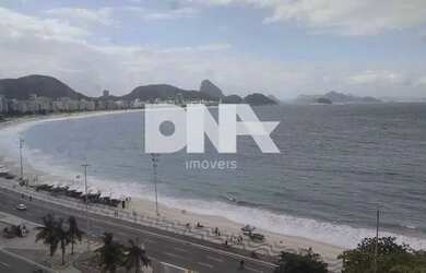 Imagem: O apartamento possui 4 Dormitórios, 5 Banheiros, 2 Vagas na