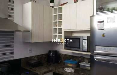 Imagem: A casa possui 3 Dormitórios, 5 Banheiros e 210m² de Área