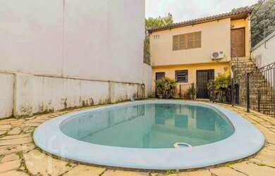 Imagem 2: Casa à venda em Azenha com 229 m², 4 quartos, 1 suíte, 3 vagas