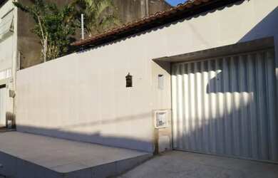 Imagem: A casa possui 4 Dormitórios, 3 Banheiros, 4 Vagas na garagem