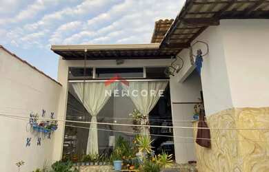 Imagem: A casa possui 2 Dormitórios, 2 Banheiros, 1 Vaga na garagem