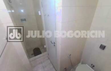 Imagem 6: COPACABANA - POSTO 4 - 3 QUARTOS - 2 BANHEIROS - DEPENDENCIAS COMPLETAS - VAGA